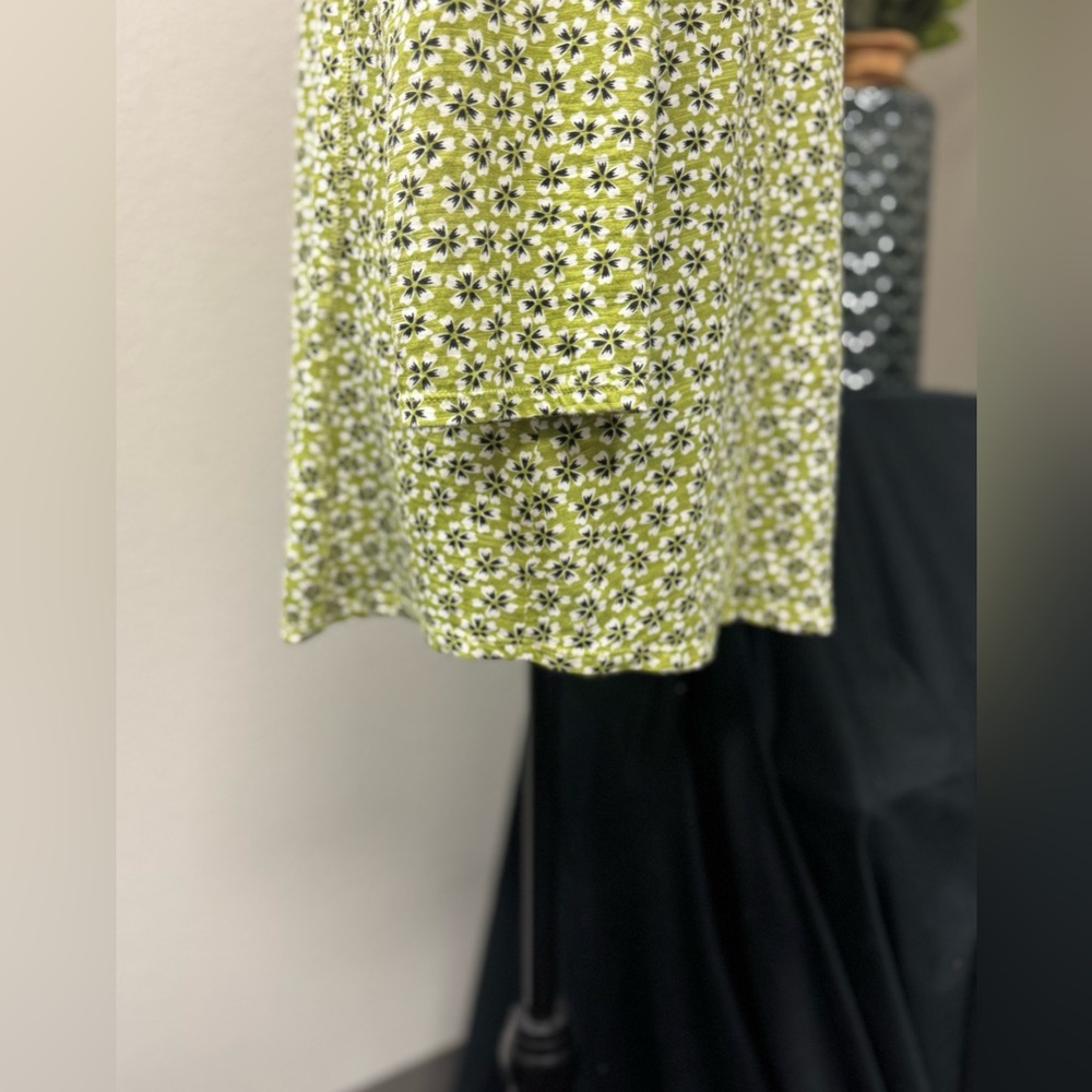 J. Jill Classy Chic Green and Black Floral Long Sleeve Top Size Large - Picture 3 of 6
